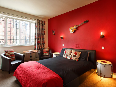 The Saddle Inn主图