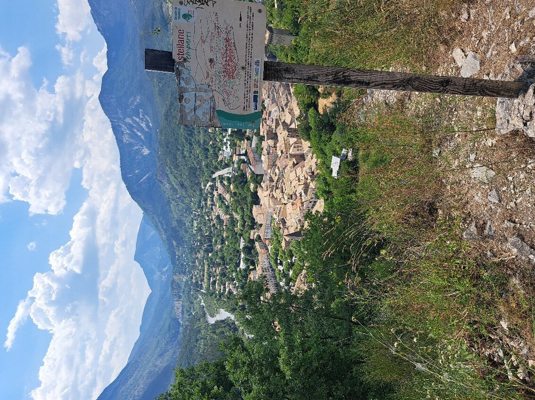 Chapelle Notre Dame du Roc景点图片