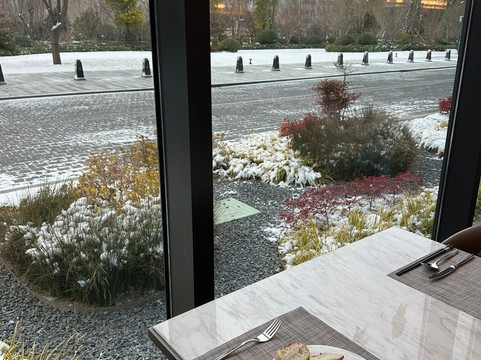 郑州高新皇冠假日酒店主图