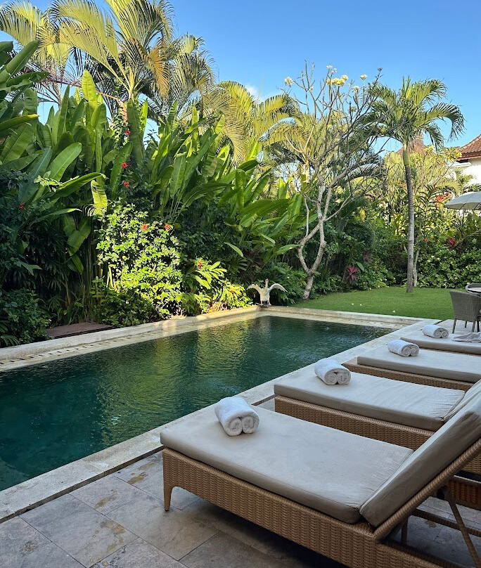 巴厘岛卡拉马斯天鹅别墅主图