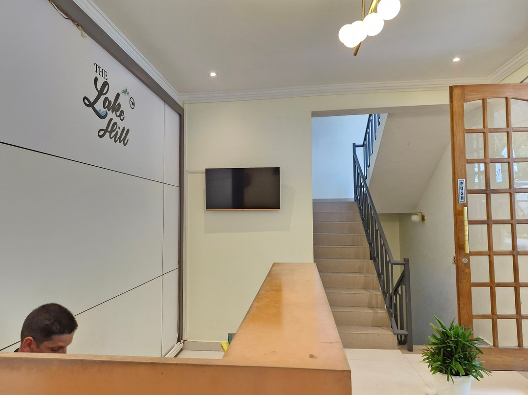 Divine By The Lake Hill主图