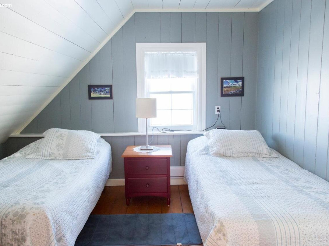 Au Coin De La Berge主图