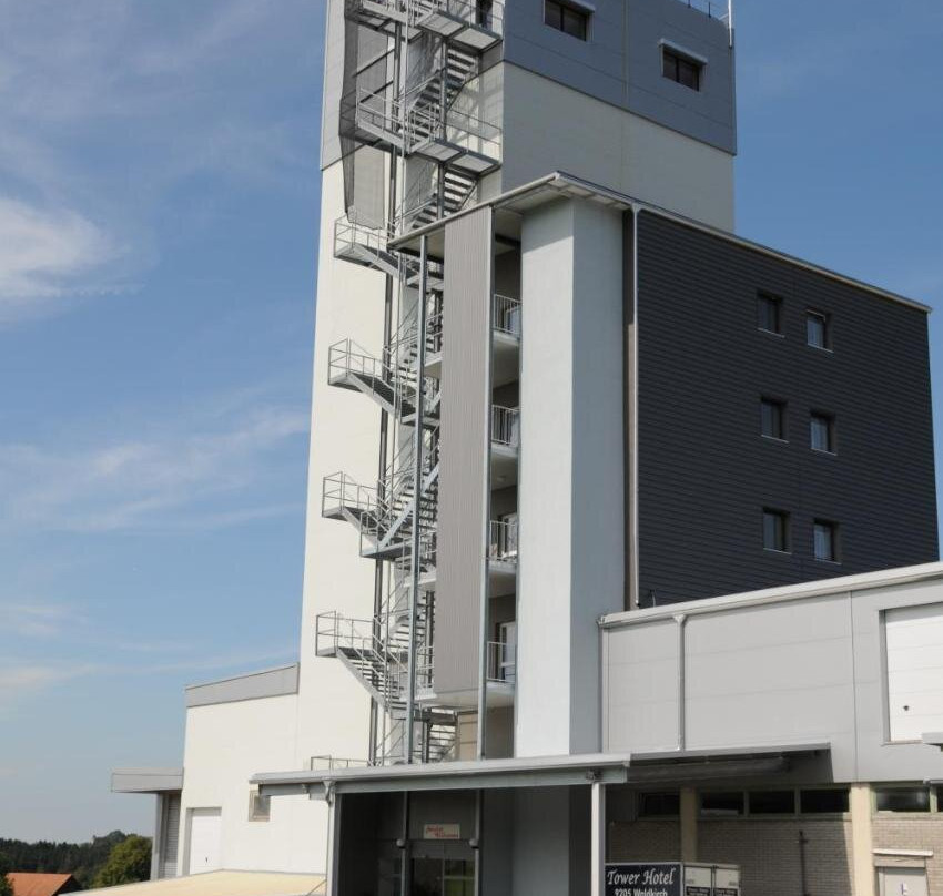 Tower Hotel主图