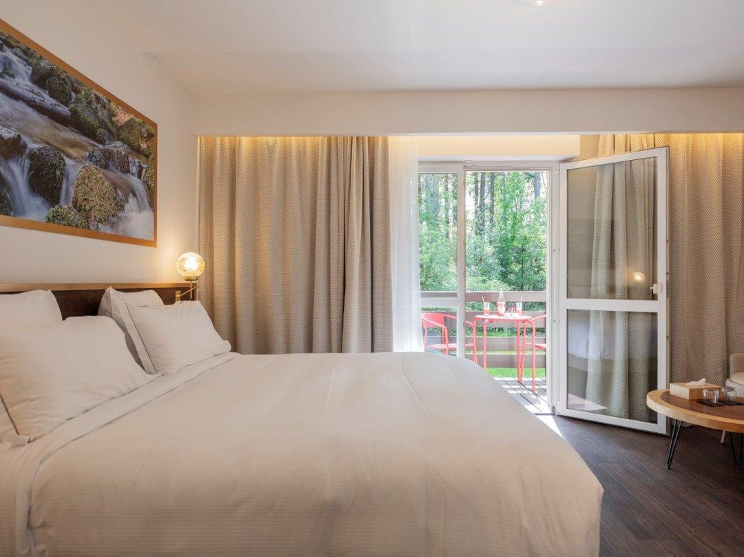 Hôtel Restaurant La Vallée Noble主图