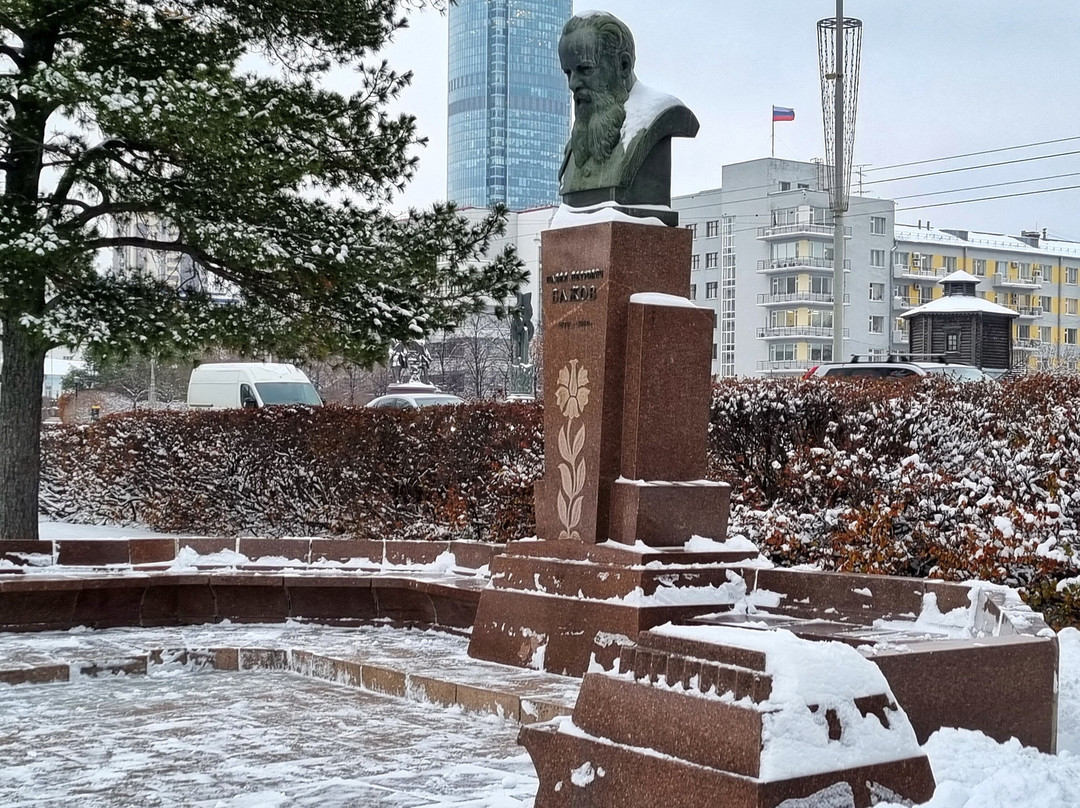 Monument-Bust P.P. Bazhov-叶卡捷琳堡必去景点