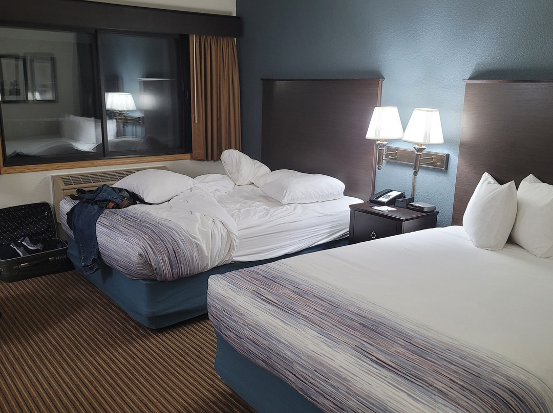 AmericInn Menominee Bayside by Wyndham主图