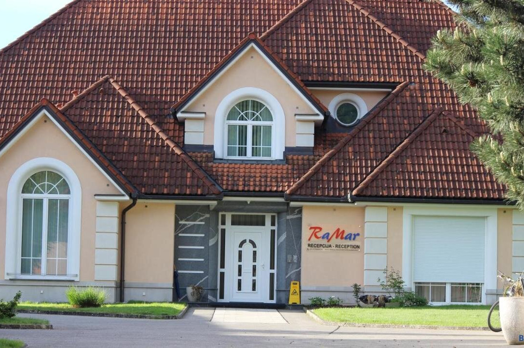 Trebnje酒店住宿-Apartmaji in sobe RaMar