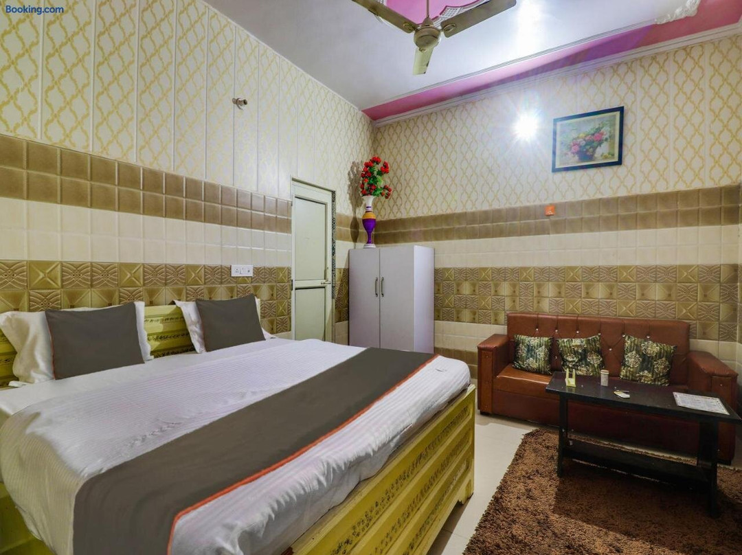 Collection O Hotel Paradise and Restaurant