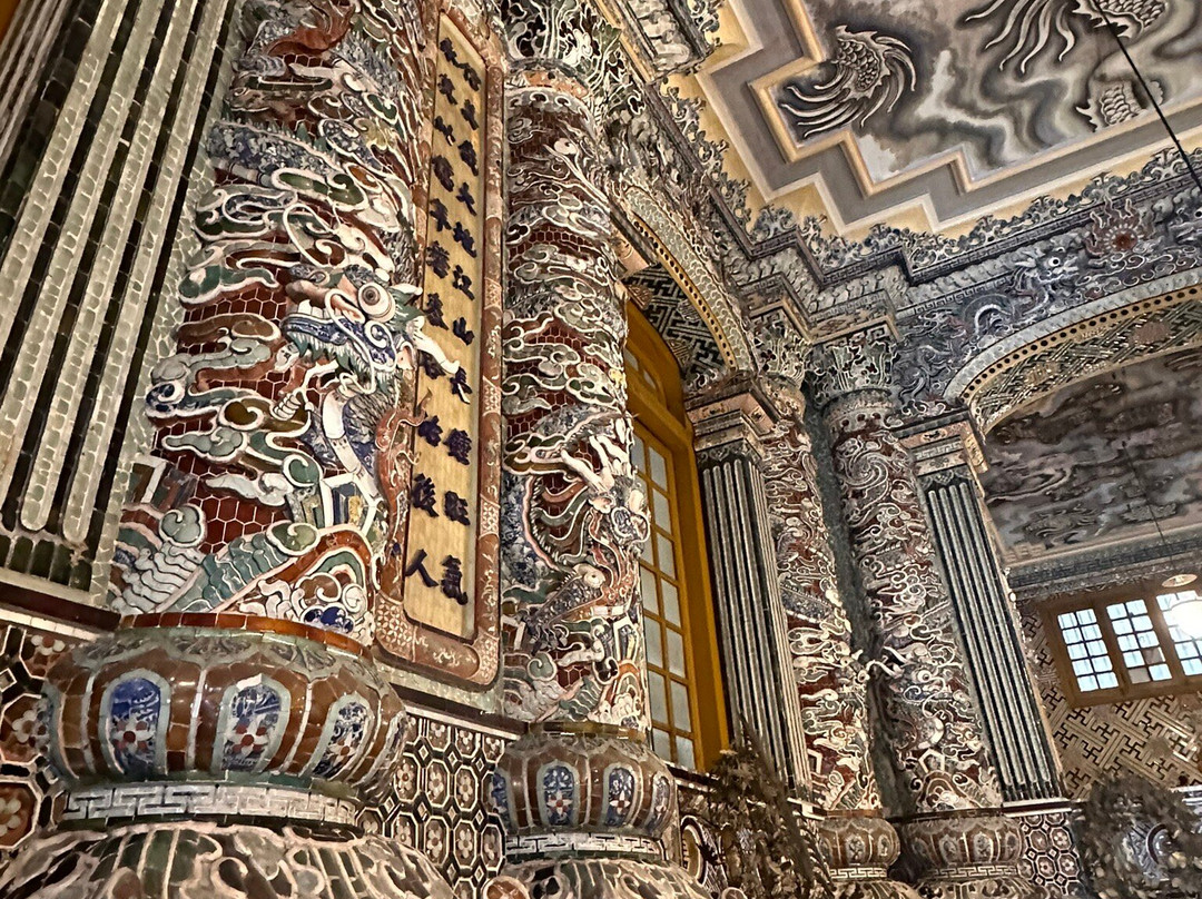 Imperial Tomb of Dong Khanh-顺化必去景点