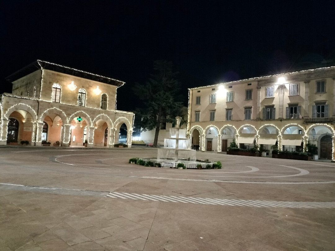 Piazza Arnolfo di Cambio景点图片