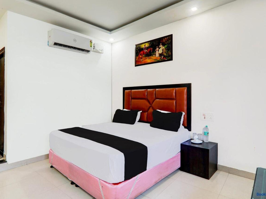 OYO Hotel Om Palace