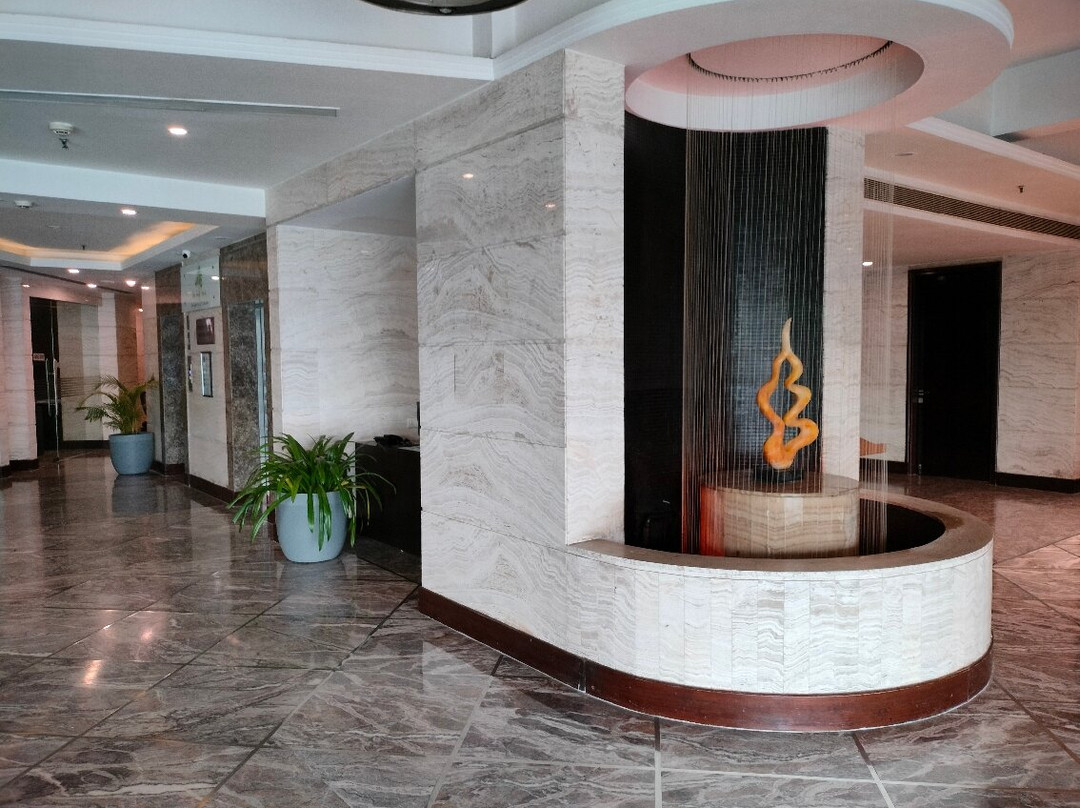 苏拉特洛兹广场酒店、主图