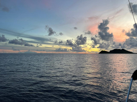 Pyramids Tourism Industries-圣 托马斯必去景点