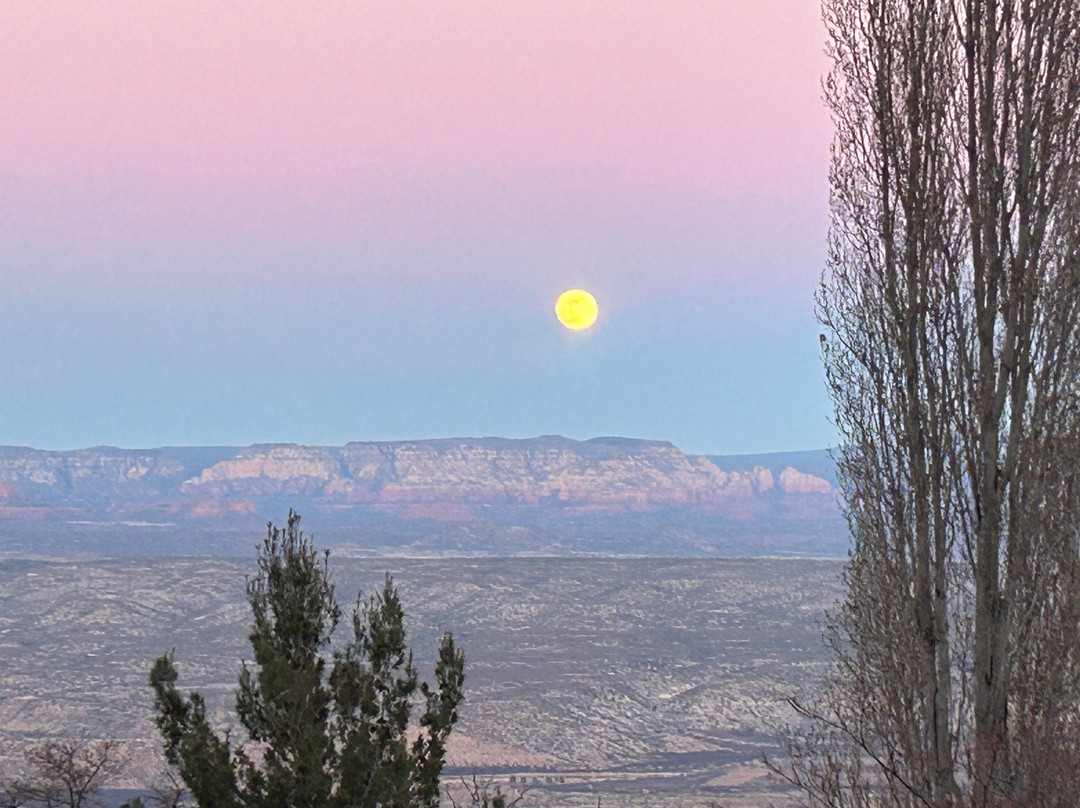 Ghost City Inn主图