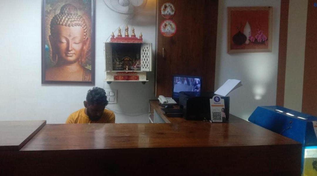 OYO 87740 The Paris Hotel