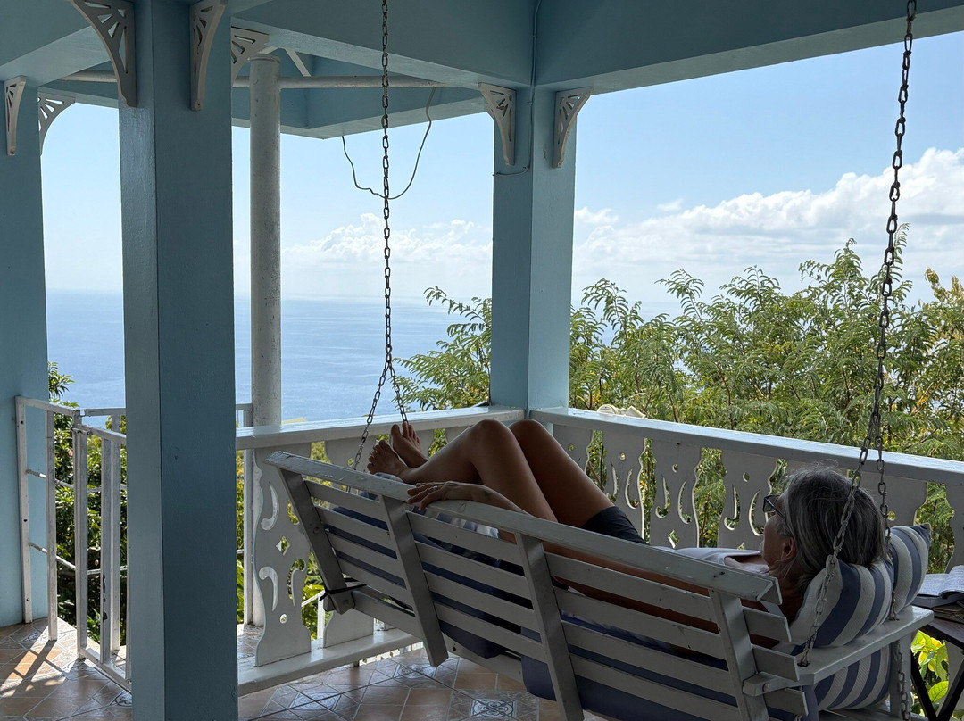 Gingerbread Hill主图