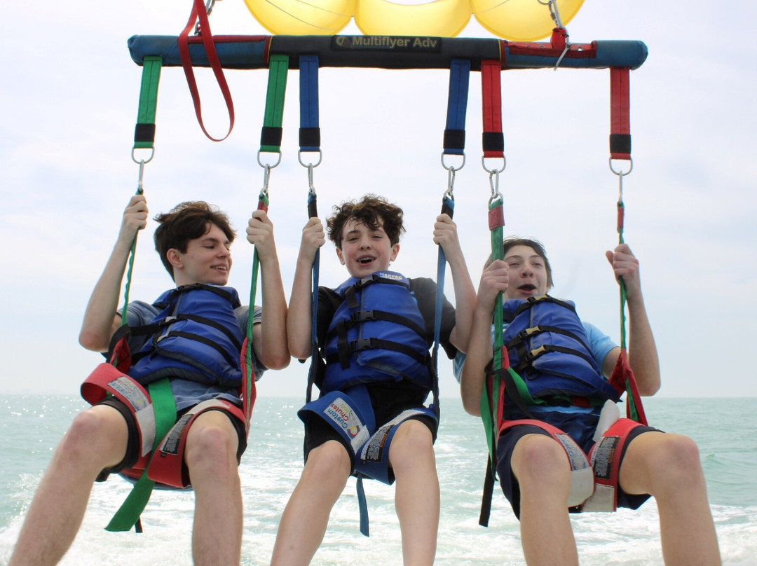 Gators Parasail景点图片