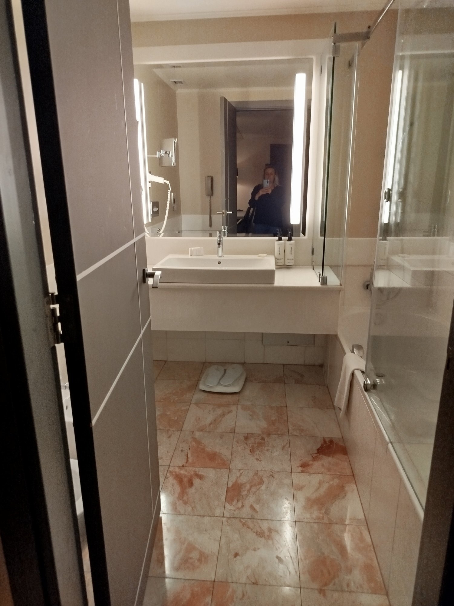 假日套房酒店-官方