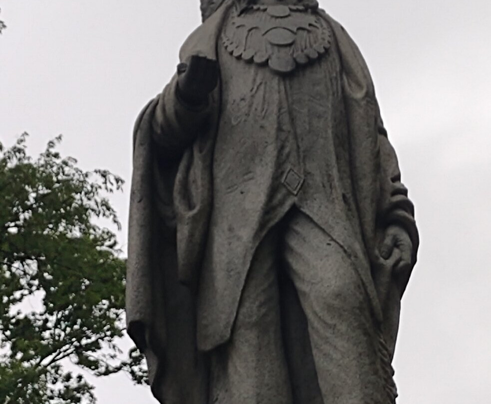 Chief Menominee Monument-Plymouth必去景点