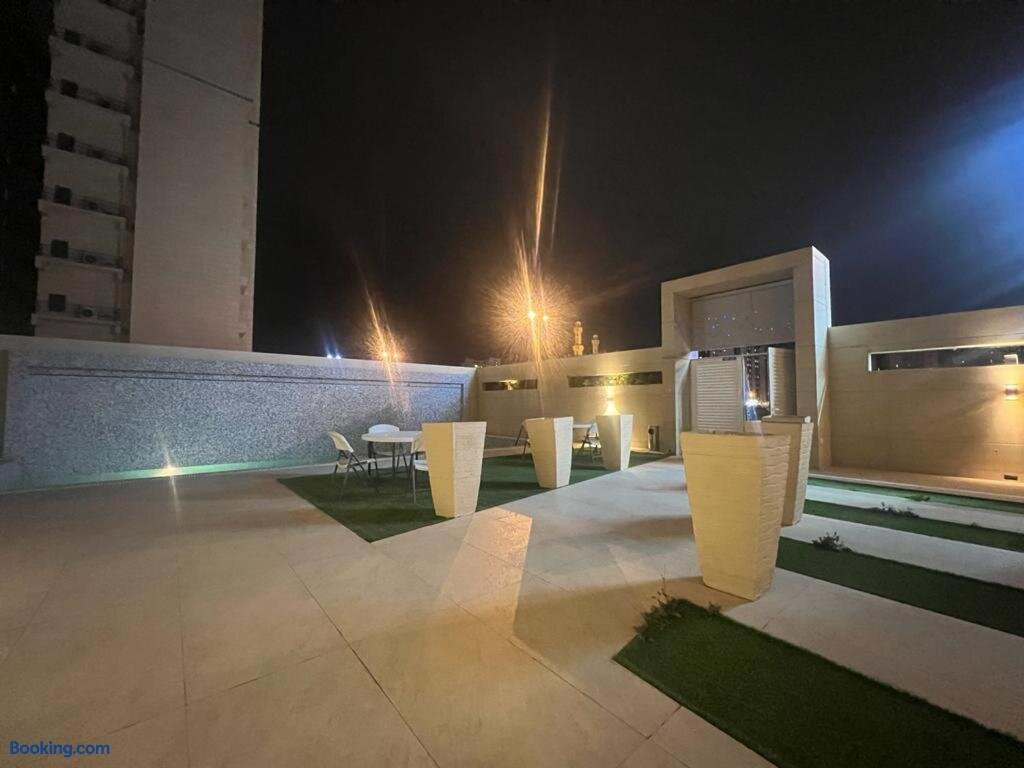 White Luxury Suite Hotel