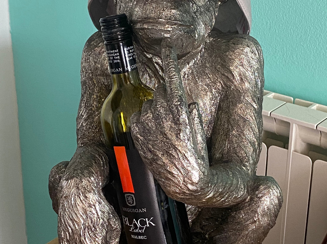 The White House Hotel主图