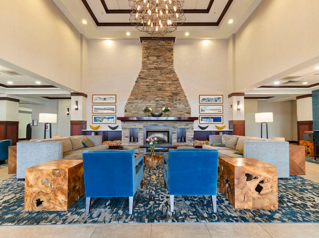 弗兰特罗亚尔酒店住宿-弗朗特皇家蓝岭沙道斯快捷假日&套房酒店