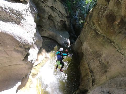 Exclusive Canyoning-因特拉肯必去景点