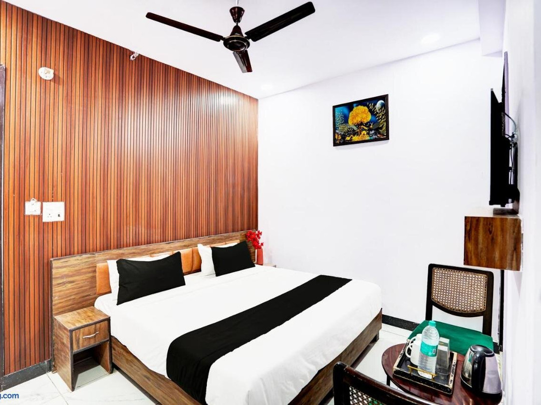 Super Collection O Hotel Star Inn Near By Hindon Airforce Mohan Nagar Ghaziabad