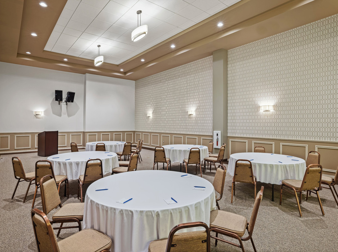 Days Inn & Suites by Wyndham Winkler主图