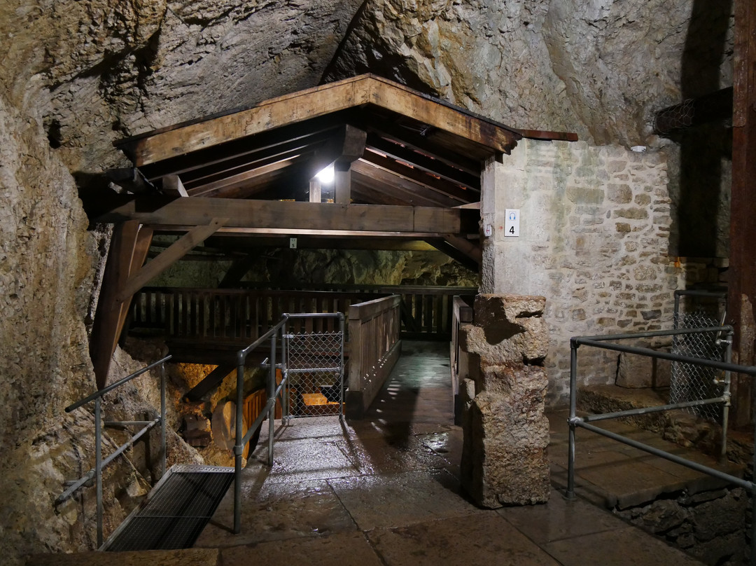 Moulins Souterrains du Col-des-Roches-勒洛克必去景点