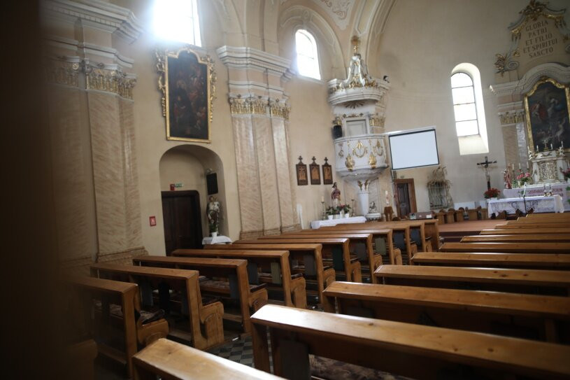 Biserica Romano-catolică „sf. Treime”-Bistrita Bargaului必去景点