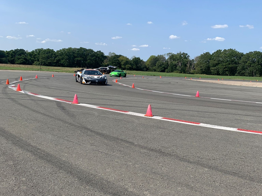 Everyman Racing Dunsfold Aerodrome-Cranleigh必去景点