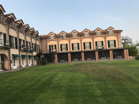 Moncalvo酒店住宿-SPINEROLA  Hotel Nidum, Restaurant Godezia, Spa Arborea