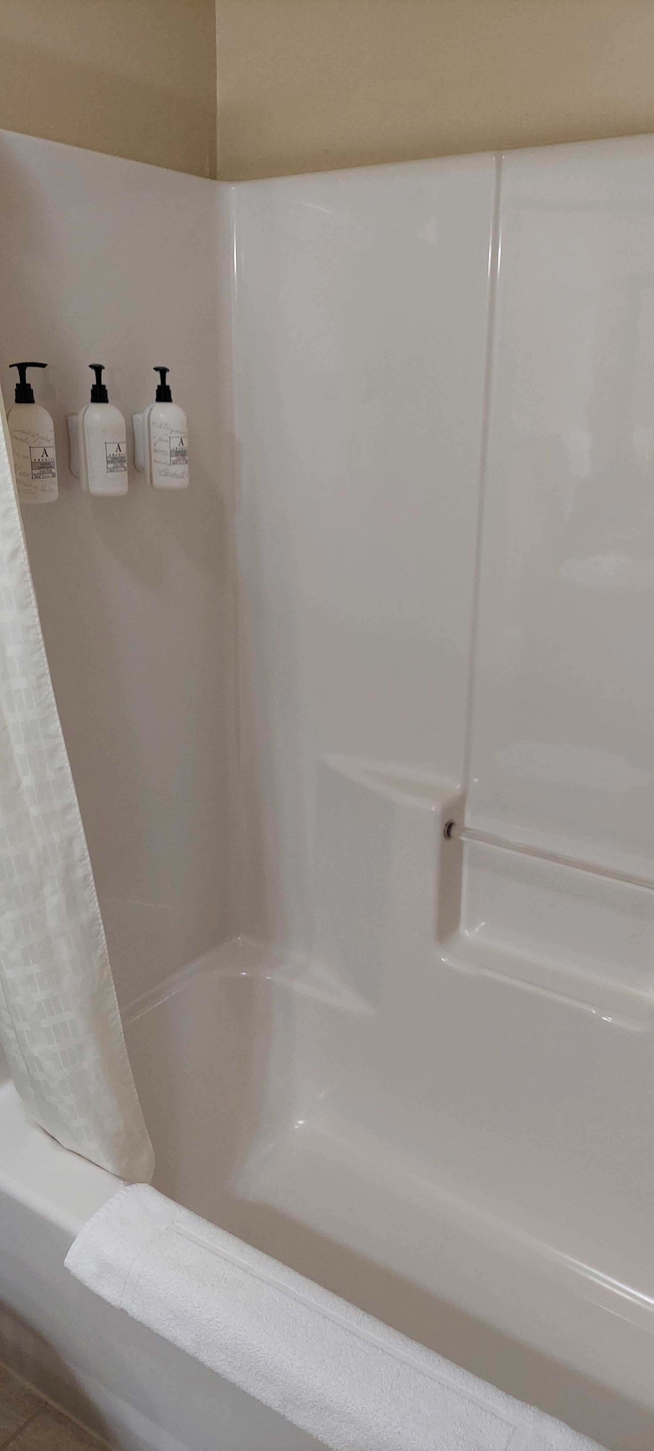 Cobblestone Hotel & Suites - Harborcreek-浴室