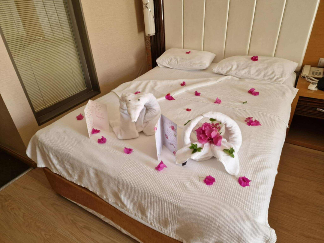 Golden Rock Beach Hotel主图