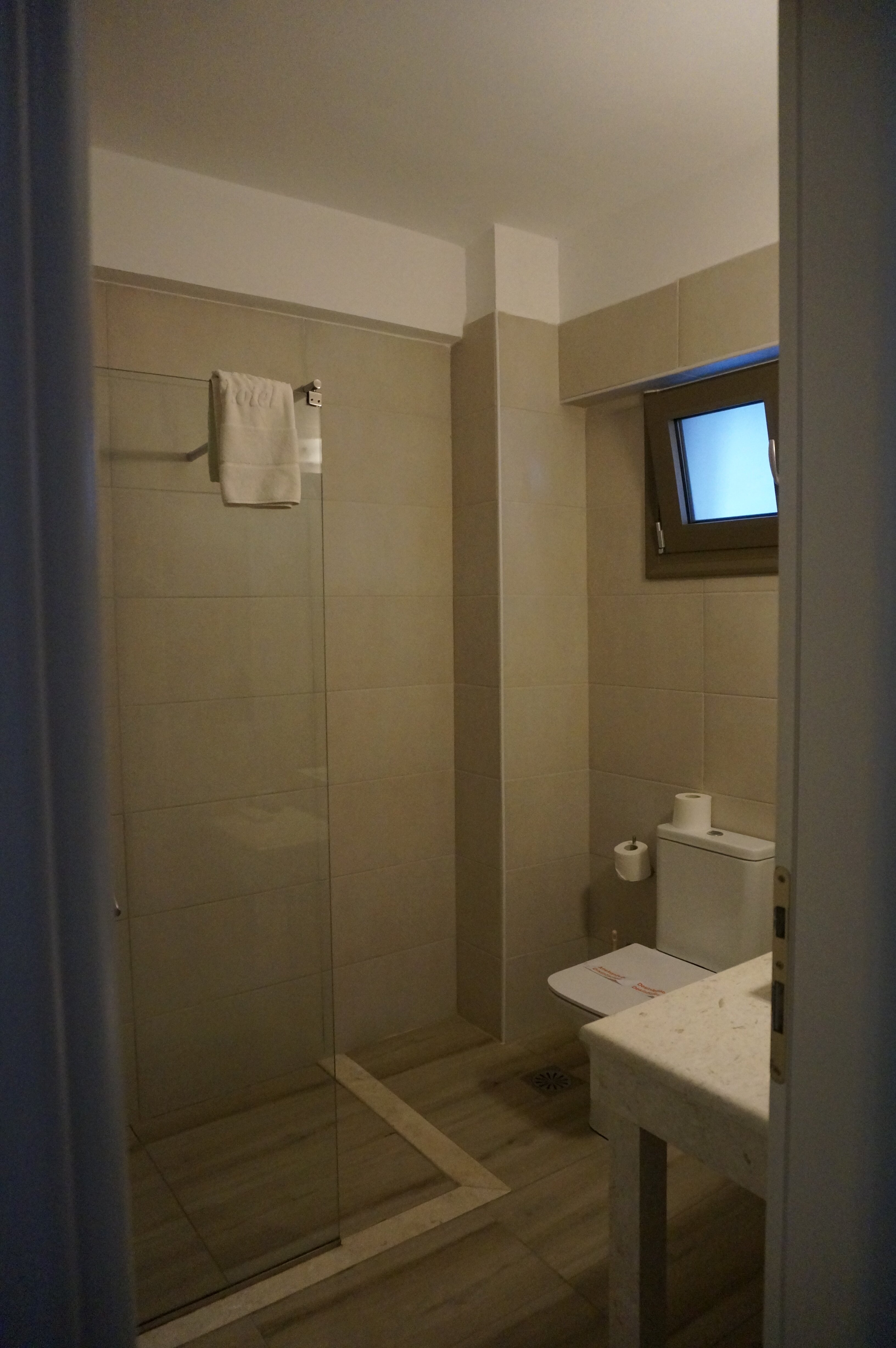 Robolla Beach Aparthotel-浴室