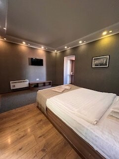 Salut Hotel主图