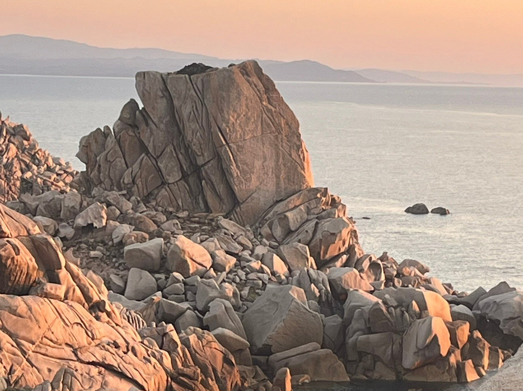 Faro Di Capo Testa-圣特雷莎加卢拉必去景点