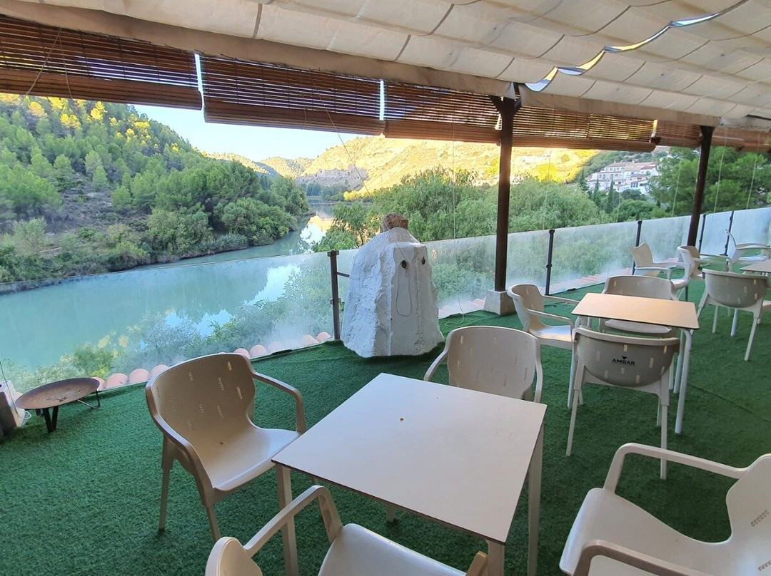 Hostal Avenjucar主图