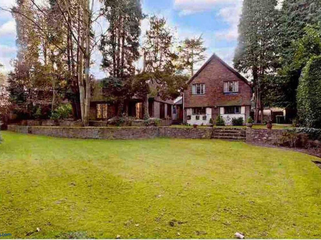 Double Room In The Borders Of Cobham And Oxshott