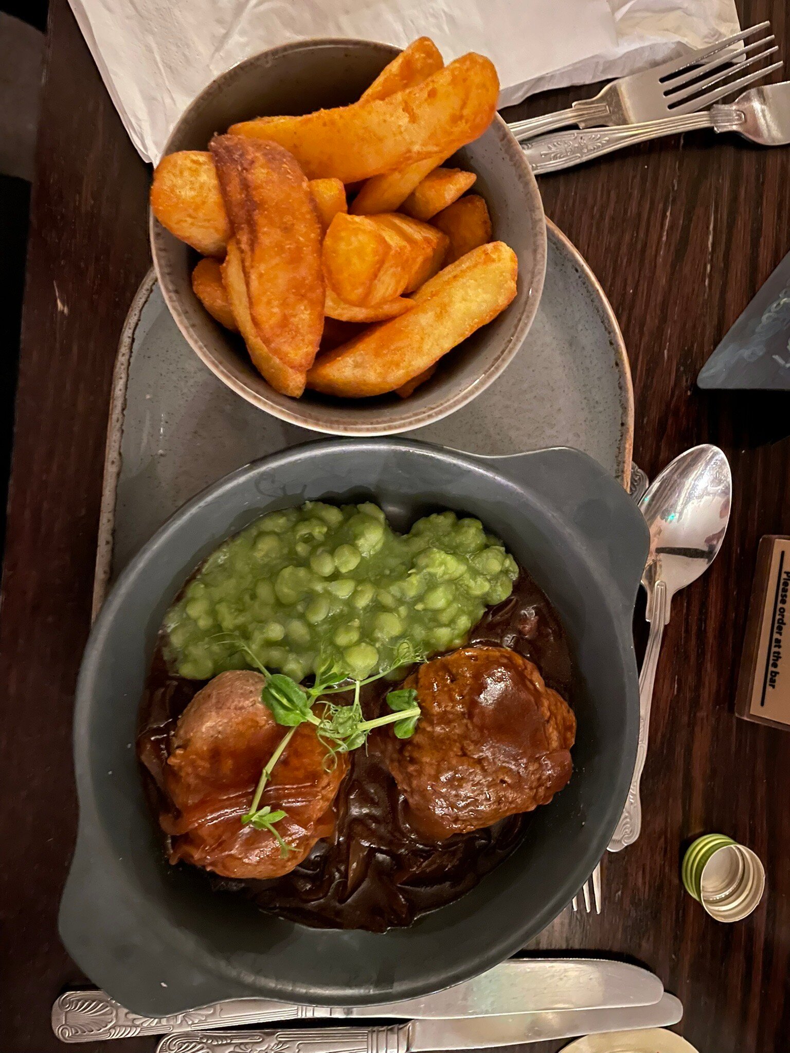 The Bear Hotel-官方