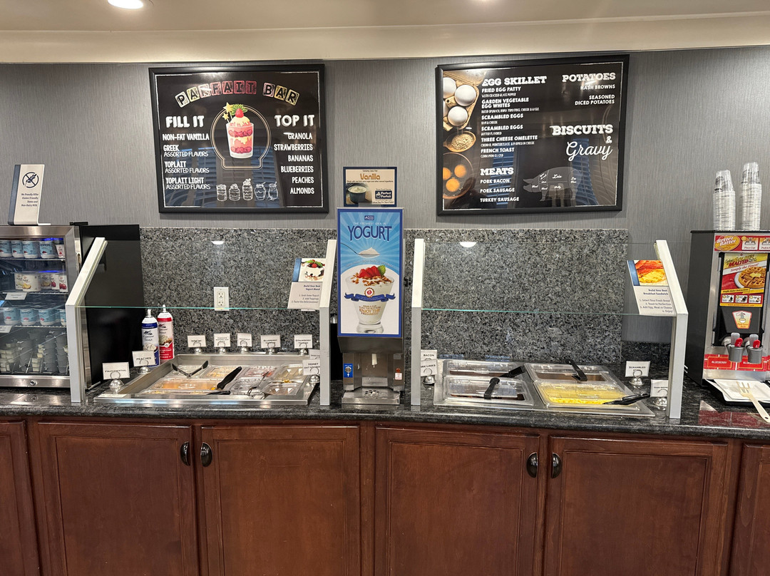 贝斯特韦斯特普拉斯阿维塔套房酒店主图