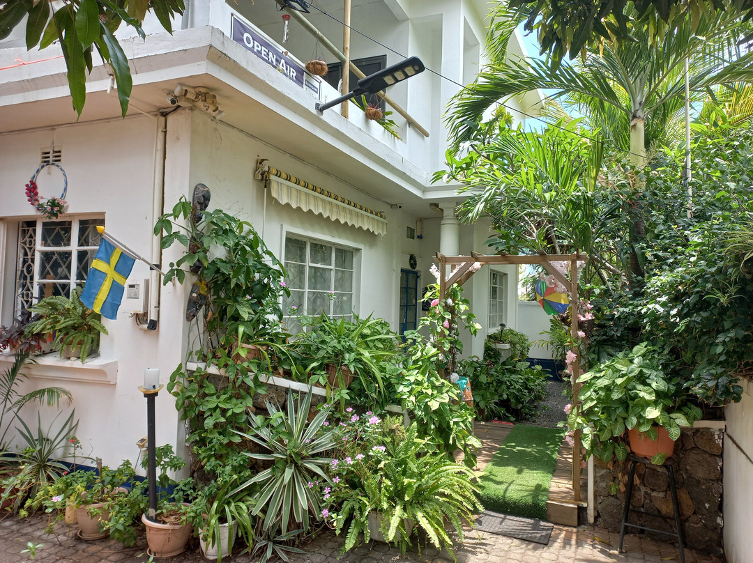 Open Air Cafe' & Apartments