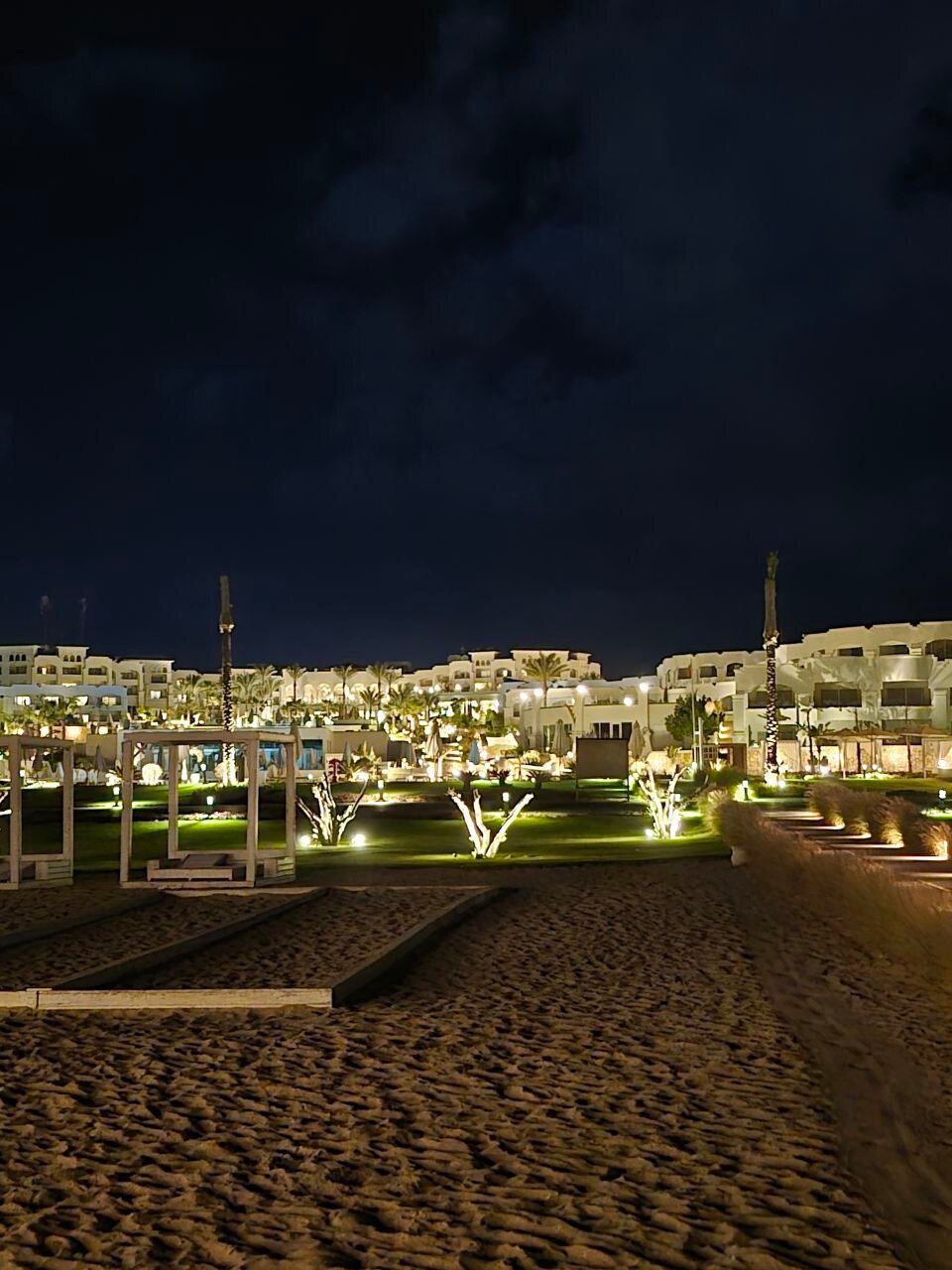 Cleopatra Sidi Heneish-官方