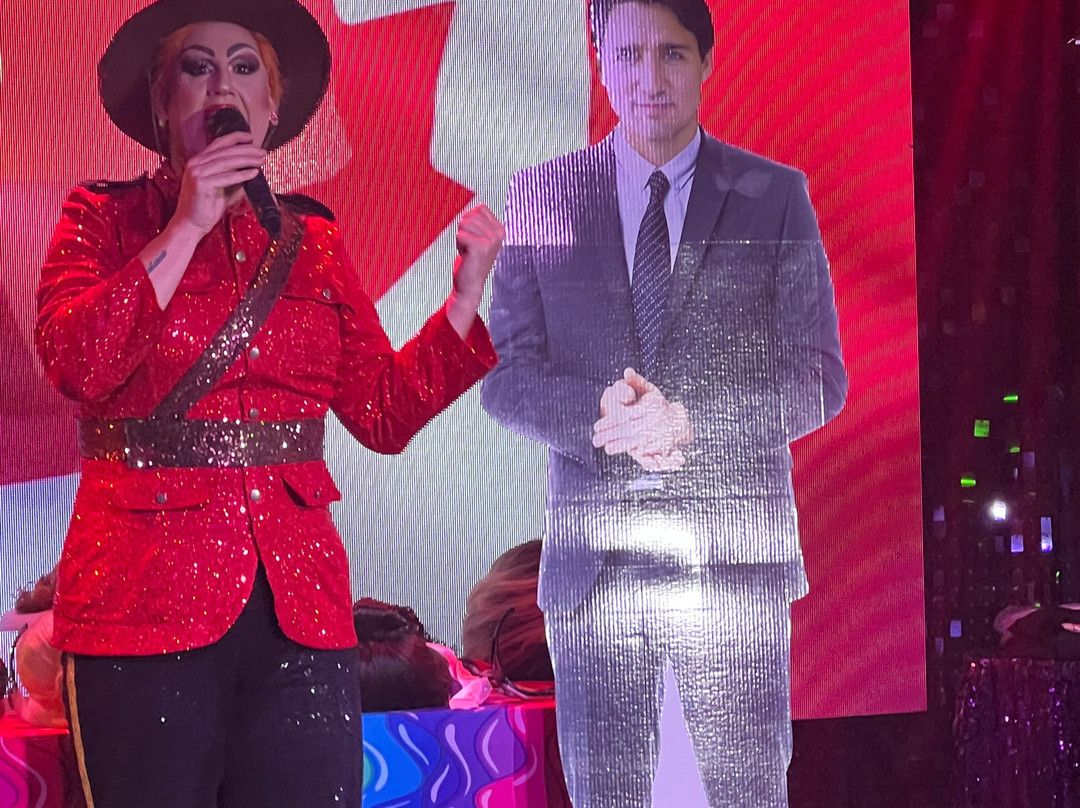 The Palm Cabaret and Bar-瓦拉塔港必去景点