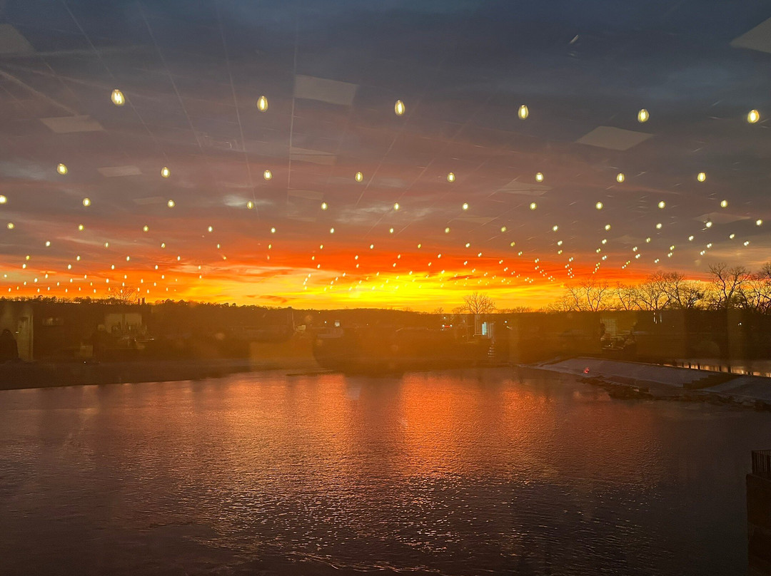 The River Waterfront Steak & Grill主图