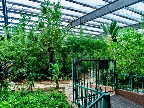 Family Garden Inn & Suites主图