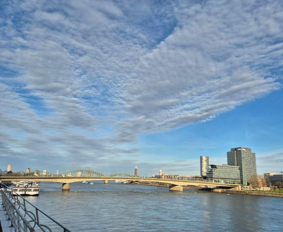 Freitreppe Kölner Rheinboulevard-科隆必去景点