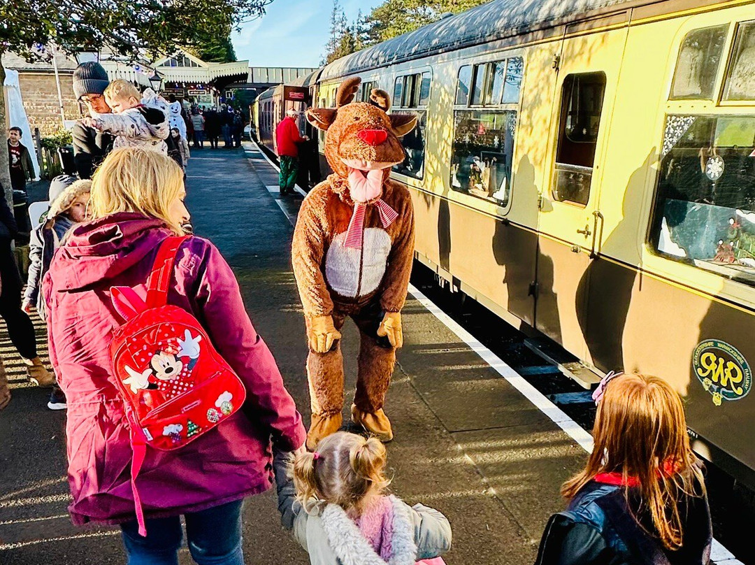 格洛斯特-沃里克铁路-切尔滕纳姆必去景点