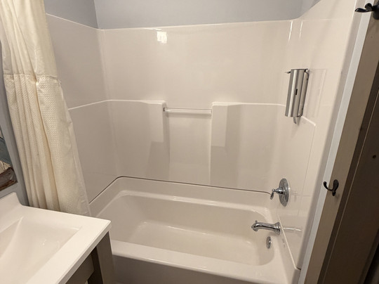 The Warren Lodge主图